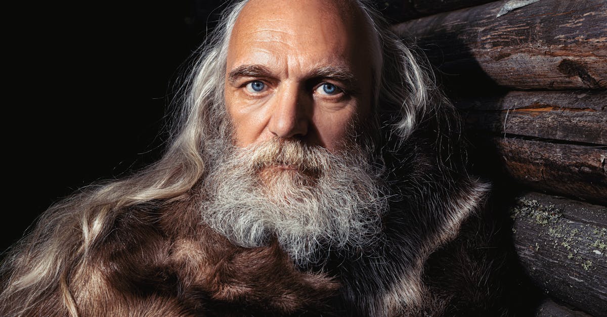 Do wise people learn from others or by rational thinking?